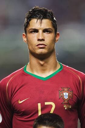 Cristiano Ronaldo (Portugal) - Nationalhymne -  (2007091909391260) Fußball Länderspiel Herren EM Qualifikation 2007, Nationalteam, Nationaltrikot, Portugal Porträt Lissabon Fußball Länderspiel Herren EM Qualifikation 2007, Nationalteam, Nationaltrikot, Portugal Porträt Lissabon