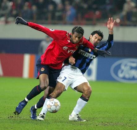 Jo (ZSKA Moskau, li.) gegen Luis Figo (Inter Mailand) -  Fußball EC 1 Herren Champions League 2007 2008, ZSKA Moskau - FC Internazionale Mailand 1:2 Gruppe Moskau Dynamik, Kampf, Fußball EC 1 Herren Champions League 2007 2008, ZSKA Moskau - FC Internazionale Mailand 1:2 Gruppe Moskau Dynamik, Kampf,