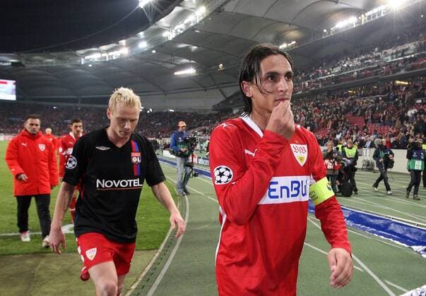 Fernando Meira (re.) und Alexander Farnerud (beide Stuttgart) - Abgang Fußball EC 1 Herren Champions League 2007 2008, VfB Stuttgart - Olympique Lyonnais 0:2, OL Gruppe Stuttgart Enttäuschung, Fußball EC 1 Herren Champions League 2007 2008, VfB Stuttgart - Olympique Lyonnais 0:2, OL Gruppe Stuttgart Enttäuschung,