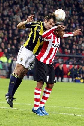 Jefferson Farfan (Eindhoven, re.) gegen Edu Dracena (Fenerbahce) Fußball EC 1 Herren Champions League 2007 2008, PSV Eindhoven - Fenerbahce SK Istanbul 0:0 Gruppe Eindhoven Dynamik, Fußball EC 1 Herren Champions League 2007 2008, PSV Eindhoven - Fenerbahce SK Istanbul 0:0 Gruppe Eindhoven Dynamik,