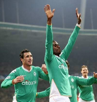 Boubacar Sanogo (vorn) und Hugo Almeida (li., beide Bremen) - Torjubel Fußball EC 1 Herren Champions League 2007 2008, SV Werder Bremen Gruppe Bremen Freude, Fußball EC 1 Herren Champions League 2007 2008, SV Werder Bremen Gruppe Bremen Freude,