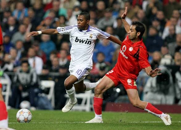 Robinho (Real Madrid, li.) gegen Christos Patsatzoglou (Olympiakos Piräus) -  Fußball EC 1 Herren Champions League 2007 2008, Real Madrid CF - Olympiakos Piräus 4:2 Gruppe Madrid Dynamik, Fußball EC 1 Herren Champions League 2007 2008, Real Madrid CF - Olympiakos Piräus 4:2 Gruppe Madrid Dynamik,
