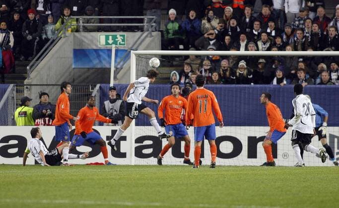 Vidar Riseth (Rosenborg Trondheim) erzielt das 2:0 per Kopfball -  - NOxONLINExUSE Fußball EC 1 Herren Champions League 2007 2008, Rosenborg BK Trondheim - Valencia CF 2:0 Totale Trondheim Fußball EC 1 Herren Champions League 2007 2008, Rosenborg BK Trondheim - Valencia CF 2:0 Totale Trondheim