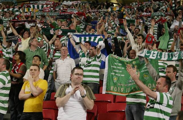 Celtic Glasgow Fans feiern ihr Team -  Fußball EC 1 Herren Champions League 2007 2008, Celtic Glasgow, Schottland Liga, Vdig Totale Lissabon Freude, Fußball EC 1 Herren Champions League 2007 2008, Celtic Glasgow, Schottland Liga, Vdig Totale Lissabon Freude,