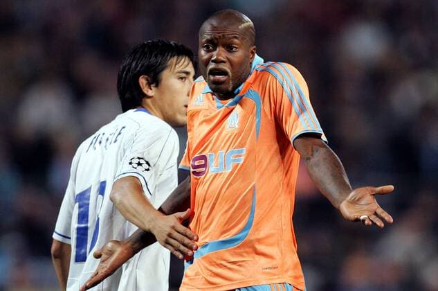 Djibril Cisse (Marseille, li.) reklamiert -  (pan22892) Fußball EC 1 Herren Champions League 2007 2008, Olympique de Marseille - FC Porto 1:1, OM Gruppe Marseille Fußball EC 1 Herren Champions League 2007 2008, Olympique de Marseille - FC Porto 1:1, OM Gruppe Marseille 