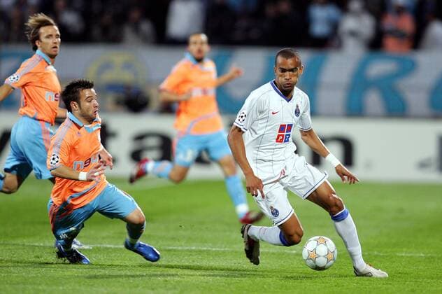 Jose Bosingwa (Porto, re.) gegen Matthieu Valbuena (Marseille) -  (pan22892) Fußball EC 1 Herren Champions League 2007 2008, Olympique de Marseille - FC Porto 1:1, OM Gruppe Marseille Dynamik, Fußball EC 1 Herren Champions League 2007 2008, Olympique de Marseille - FC Porto 1:1, OM Gruppe Marseille Dynamik, 