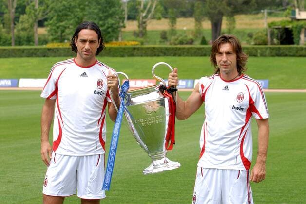 Alessandro Nesta (li.) und Andrea Pirlo (beide AC Mailand) präsentieren die Champions League Trophäe - Fußball EC 1 Herren Champions League 2006 2007, AC Mailand, Milan, Gruppe Mailand Fußball EC 1 Herren Champions League 2006 2007, AC Mailand, Milan, Gruppe Mailand