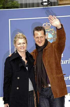 Michael Schumacher (Deutschland) mit Ehefrau Corinna bei der Ankunft in Oviedo - Schumacher erhält den Prinz von Asturien Preis 2007 -  (R01629405) Motorsport Herren Prinz von Asturien Preis 2007, Ehrung, Sportlerehrung, Sportlerauszeichnung Gruppe Oviedo Freude, Motorsport Herren Prinz von Asturien Preis 2007, Ehrung, Sportlerehrung, Sportlerauszeichnung Gruppe Oviedo Freude,