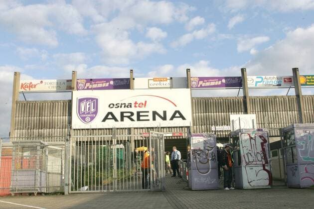 Fußball, Stadiongeschichte VfL Osnabrück Einlasskontrolle vor der Osnatel Arena, Heimspielstätte des VfL Osnabrück Fußball 2. BL Herren Saison 2007 2008, VfL Osnabrück, Fotostory, Stadionstory Totale OsnatelArena Osnabrück Fußball 2. BL Herren Saison 2007 2008, VfL Osnabrück, Fotostory, Stadionstory Totale OsnatelArena Osnabrück