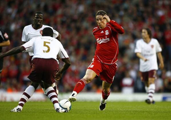 Fernando Torres (Liverpool, re.) gegen Kolo Toure (Arsenal) - EDITORIAL USE ONLY. No use with unauthorised audio, video, data, fixture lists, club league logos or live services. Online in-match use limited to 120 images, no video emulation. No use in betting, games or single club league player publications. Fußball Herren English Premier League 2007 2008, 1. Englische Liga, FC Liverpool - Arsenal FC London Gruppe Liverpool Dynamik, Fußball Herren English Premier League 2007 2008, 1. Englische Liga, FC Liverpool - Arsenal FC London Gruppe Liverpool Dynamik,