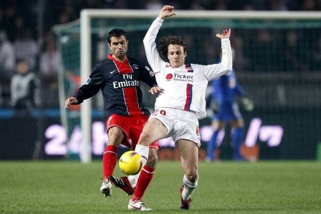 Pauleta (Paris St. Germain, li.) gegen Sebastien Squillaci (Lyon) - (pan22934) Fußball Herren Ligue 1 2007 2008, 1. Französische Liga, FC Paris Saint Germain - Olympique Lyonnais 2:3, PSG, OL Gruppe premiumd Paris Dynamik, Fußball Herren Ligue 1 2007 2008, 1. Französische Liga, FC Paris Saint Germain - Olympique Lyonnais 2:3, PSG, OL Gruppe premiumd Paris Dynamik,
