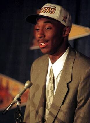Kobe Bryant (Los Angeles Lakers) anlässlich des NBA Drafts 1996 -  (lap96071203) Basketball Herren NBA Draft 1996, Saison 1997, Auswahl Einzelbild Los Angeles, LA, L.A. Basketball Herren NBA Draft 1996, Saison 1997, Auswahl Einzelbild Los Angeles, LA, L.A.