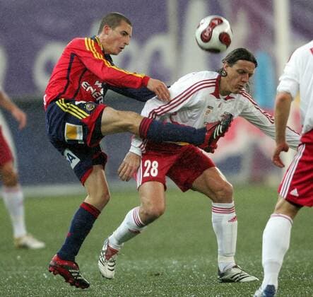 Stefan Kulovits (Rapid Wien, li.) gegen Rene Aufhauser (Salzburg) -  Fußball Herren TMobileBundesliga 2007 2008, 1. Österreichische Liga, SV RedBull Salzburg - SK Rapid Wien 2:1, RB Gruppe Salzburg Dynamik, Fußball Herren TMobileBundesliga 2007 2008, 1. Österreichische Liga, SV RedBull Salzburg - SK Rapid Wien 2:1, RB Gruppe Salzburg Dynamik,