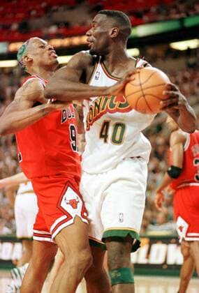 Shawn Kemp (Seattle Super Sonics, re.) gegen Dennis Rodman (Chicago Bulls) -  (sea96061201) Basketball Herren NBA Finals 1995 1996, Finalserie, Endspiel, Playoffs, Playoff, Play Offs, Off, Spiel 4 Gruppe Seattle Dynamik, Basketball Herren NBA Finals 1995 1996, Finalserie, Endspiel, Playoffs, Playoff, Play Offs, Off, Spiel 4 Gruppe Seattle Dynamik,