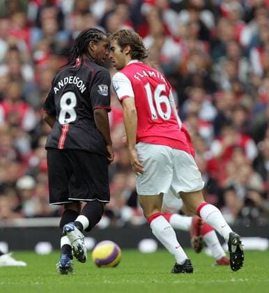 Anderson (Manchester United, li.) gerät mit Mathieu Flamini (Arsenal) aneinander - EDITORIAL USE ONLY. No use with unauthorised audio, video, data, fixture lists, club league logos or live services. Online in-match use limited to 120 images, no video emulation. No use in betting, games or single club league player publications. Fußball Herren English Premier League 2007 2008, 1. Englische Liga, Arsenal FC London - Manchester United 2:2, Vdig Gruppe London Spannung, Fußball Herren English Premier League 2007 2008, 1. Englische Liga, Arsenal FC London - Manchester United 2:2, Vdig Gruppe London Spannung,