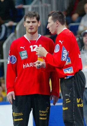 Torwart Henning Fritz (li.) im Gespräch mit Torwartkollege Slawomir Szmal (beide Rhein Neckar Löwen) Handball Herren DHB Pokal 2007 2008, Pokalspiel, SG Kronau Östringen, Vdig Gruppe Mannheim Handball Herren DHB Pokal 2007 2008, Pokalspiel, SG Kronau Östringen, Vdig Gruppe Mannheim
