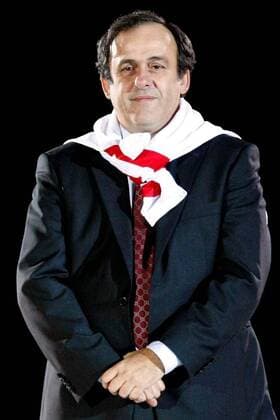 UEFA Präsident Michel Platini (Frankreich) mit den Farben des AS Nancy Lorraine -  (pan23064) Fußball Herren Ligue 1 2007 2008, 1. Französische Liga, 40 Jahre Jubiläum, jähriges, AS Nancy Lorraine Einzelbild Nancy Fußball Herren Ligue 1 2007 2008, 1. Französische Liga, 40 Jahre Jubiläum, jähriges, AS Nancy Lorraine Einzelbild Nancy 