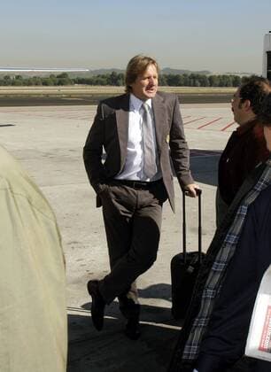 Trainer Bernd Schuster (Real Madrid) kurz vor dem Abflug -  - NOxONLINExUSE Fußball EC 1 Herren Champions League 2007 2008, Real Madrid CF, Abreise, Abflug Gruppe Madrid Fußball EC 1 Herren Champions League 2007 2008, Real Madrid CF, Abreise, Abflug Gruppe Madrid