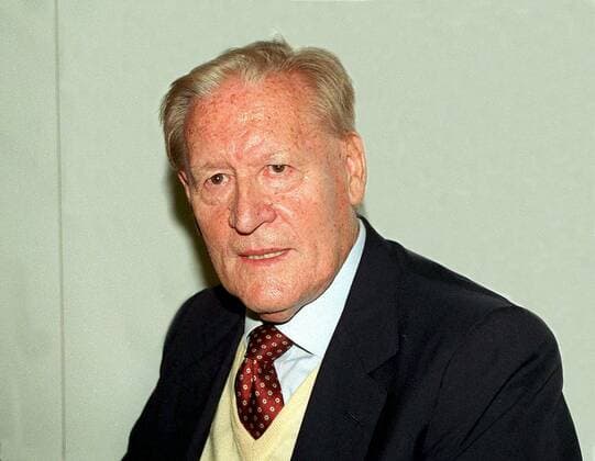 Ex Trainer Nils Liedholm (AC Mailand) anläßlich der offiziellen Feier seines 80. Geburtstages - Fußball Herren Serie A 2002 2003, 1. Italienische Liga, AC Mailand, Milan, Geburtstag, Jubiläum, Achtzigster Einzelbild Aufnahmedatum geschätzt Mailand Fußball Herren Serie A 2002 2003, 1. Italienische Liga, AC Mailand, Milan, Geburtstag, Jubiläum, Achtzigster Einzelbild Aufnahmedatum geschätzt Mailand