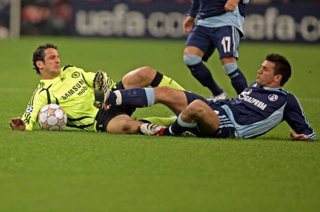 Juliano Belletti (Chelsea, li.) gegen Zlatan Bajramovic (Schalke) Fußball EC 1 Herren Champions League 2007 2008, FC Schalke 04 - Chelsea FC London Gruppe Gelsenkirchen Kampf, Fußball EC 1 Herren Champions League 2007 2008, FC Schalke 04 - Chelsea FC London Gruppe Gelsenkirchen Kampf,