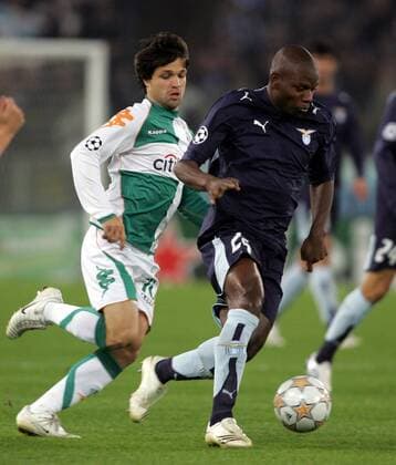 Gaby Mudingayi (Lazio Rom, re.) gegen Diego (Bremen) -  Fußball EC 1 Herren Champions League 2007 2008, Lazio Rom - SV Werder Bremen 2:1 Gruppe Rom Dynamik, Fußball EC 1 Herren Champions League 2007 2008, Lazio Rom - SV Werder Bremen 2:1 Gruppe Rom Dynamik,
