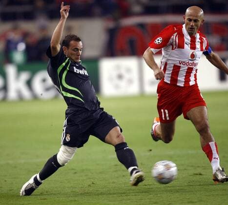 Wesley Sneijder (Real Madrid, li.) gegen Predrag Djordjevic (Olympiakos Piräus) -  - NOxONLINExUSE Fußball EC 1 Herren Champions League 2007 2008, Olympiakos Piräus - Real Madrid CF 0:0 Gruppe Piräus Dynamik, Fußball EC 1 Herren Champions League 2007 2008, Olympiakos Piräus - Real Madrid CF 0:0 Gruppe Piräus Dynamik,
