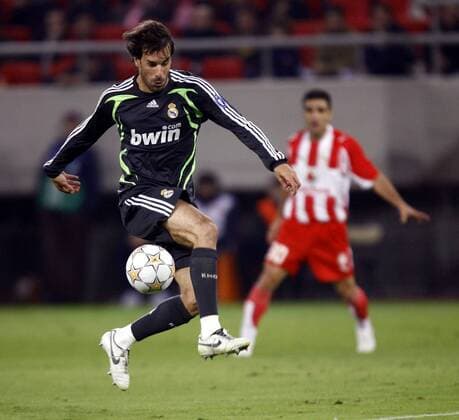 Ruud van Nistelrooy (Real Madrid) am Ball -  - NOxONLINExUSE Fußball EC 1 Herren Champions League 2007 2008, Olympiakos Piräus - Real Madrid CF 0:0 Einzelbild Piräus Dynamik, Fußball EC 1 Herren Champions League 2007 2008, Olympiakos Piräus - Real Madrid CF 0:0 Einzelbild Piräus Dynamik,