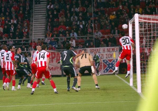 Anastasios Pantos (Olympiakos Piräus) rettet auf der Linie -  - NOxONLINExUSE Fußball EC 1 Herren Champions League 2007 2008, Olympiakos Piräus - Real Madrid CF 0:0 Totale Piräus Abwehr Spannung Fußball EC 1 Herren Champions League 2007 2008, Olympiakos Piräus - Real Madrid CF 0:0 Totale Piräus Abwehr Spannung