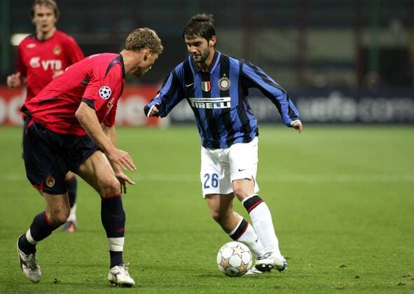 Cristian Chivu (Inter Mailand, re.) gegen Aleksey Berezutskiy (ZSKA Moskau) - Fußball EC 1 Herren Champions League 2007 2008, FC Internazionale Mailand - CSKA Moskau 4:2, Inter Gruppe Mailand Dynamik, Fußball EC 1 Herren Champions League 2007 2008, FC Internazionale Mailand - CSKA Moskau 4:2, Inter Gruppe Mailand Dynamik,