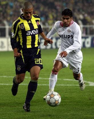 Alex (Fenerbahce, li.) gegen Carlos Salcido (Eindhoven) -  Fußball EC 1 Herren Champions League 2007 2008, Fenerbahce SK Istanbul - PSV Eindhoven 2:0 Gruppe Istanbul Dynamik, Fußball EC 1 Herren Champions League 2007 2008, Fenerbahce SK Istanbul - PSV Eindhoven 2:0 Gruppe Istanbul Dynamik,