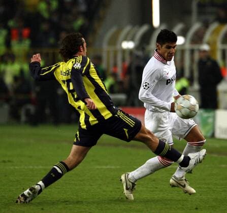Carlos Salcido (Eindhoven, re.) gegen Ali Bilgin (Fenerbahce) -  Fußball EC 1 Herren Champions League 2007 2008, Fenerbahce SK Istanbul - PSV Eindhoven 2:0 Gruppe Istanbul Dynamik, Fußball EC 1 Herren Champions League 2007 2008, Fenerbahce SK Istanbul - PSV Eindhoven 2:0 Gruppe Istanbul Dynamik,