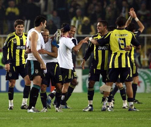 Schlussjubel Fenerbahce, u.a. Roberto Carlos (3.v.li.) -  Fußball EC 1 Herren Champions League 2007 2008, Fenerbahce SK Istanbul Gruppe Istanbul Freude, Begeisterung, Fußball EC 1 Herren Champions League 2007 2008, Fenerbahce SK Istanbul Gruppe Istanbul Freude, Begeisterung,