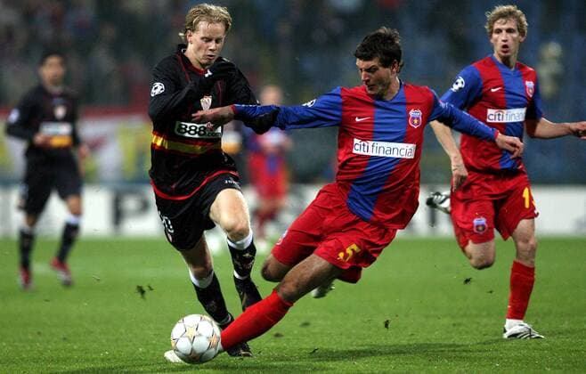 Ionut Alin Rada (Bukarest, re.) gegen Tom de Mul (Sevilla) -  - NOxONLINExUSE Fußball EC 1 Herren Champions League 2007 2008, Steaua Bukarest - FC Sevilla 0:2 Gruppe Bukarest Dynamik, Fußball EC 1 Herren Champions League 2007 2008, Steaua Bukarest - FC Sevilla 0:2 Gruppe Bukarest Dynamik,