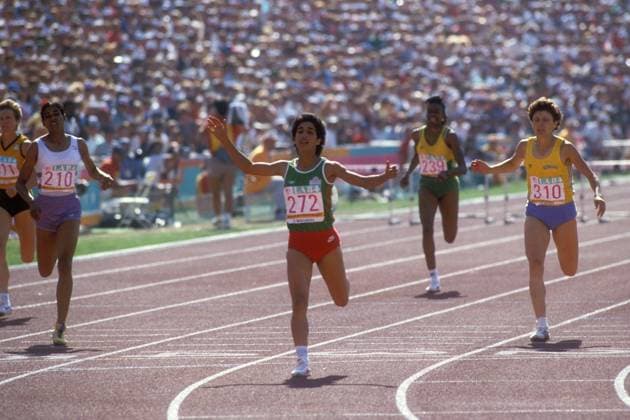 Nawal El Moutawakel (Marokko, 2.v.re.), 400 Meter Hürden Olympiasiegerin 1984, vor Cristina Cojocaru (Rumänien Platz 3, re.) und PT Usha (Indien, 2.v.li.) Leichtathletik OS Sommer Damen Olympische Spiele 1984, Sommerspiele Nationaltrikot 400m, 400 m, Meter, Hürden, Hürdenlauf Vdia Gruppe Los Angeles LA L A Freude, Leichtathletik OS Sommer Damen Olympische Spiele 1984, Sommerspiele Nationaltrikot 400m, 400 m, Meter, Hürden, Hürdenlauf Vdia Gruppe Los Angeles LA L A Freude,