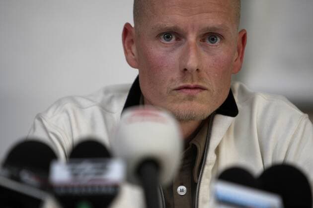 Mickael Rasmussen (Dänemark) nachdenklich während einer Pressekonferenz - Radsport Herren Pressekonferenz 2007, Pressetermin, Straßenradsport, Straße, Rad Einzelbild Kopenhagen Nachdenklichkeit, Radsport Herren Pressekonferenz 2007, Pressetermin, Straßenradsport, Straße, Rad Einzelbild Kopenhagen Nachdenklichkeit,