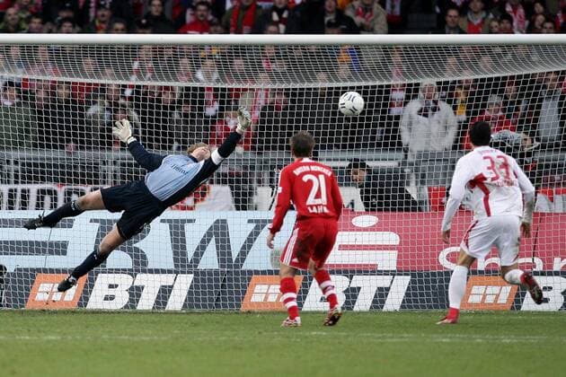 Torwart Oliver Kahn (Bayern) machtlos beim Gegentor Fußball 1. BL Herren Saison 2007 2008, VfB Stuttgart - FC Bayern München Gruppe Stuttgart Dynamik, Abwehr, Fußball 1. BL Herren Saison 2007 2008, VfB Stuttgart - FC Bayern München Gruppe Stuttgart Dynamik, Abwehr,
