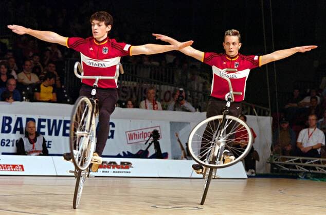 Jonas Niederberger (li.) und Felix Niederberger (beide Deutschland) Radsport Herren WM 2007, Kunstrad, Kunstradfahren, Kunstradsport, Hallenradsport, Rad, Halle, Indoor, Gruppe Winterthur Radsport Herren WM 2007, Kunstrad, Kunstradfahren, Kunstradsport, Hallenradsport, Rad, Halle, Indoor, Gruppe Winterthur