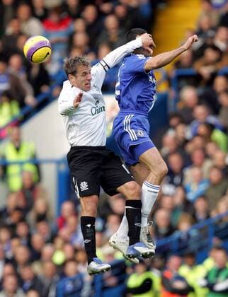 Phil Neville (Everton, li.) gegen Tal Ben Haim (Chelsea) - EDITORIAL USE ONLY. No use with unauthorised audio, video, data, fixture lists, club league logos or live services. Online in-match use limited to 120 images, no video emulation. No use in betting, games or single club league player publications. Fußball Herren English Premier League 2007 2008, 1. Englische Liga, Chelsea FC London - Everton FC 1:1 Gruppe London Dynamik, Kampf, Fußball Herren English Premier League 2007 2008, 1. Englische Liga, Chelsea FC London - Everton FC 1:1 Gruppe London Dynamik, Kampf,