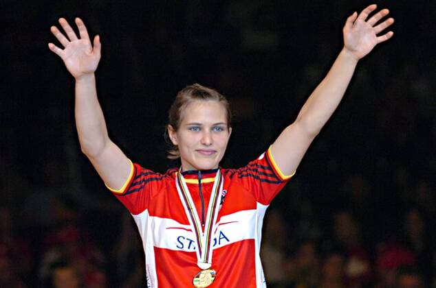 Sandra Beck (Deutschland) freut sich über ihren dritten Platz bei der Kunstrad WM 2007 Radsport WM Damen WM 2007, Hallenradsport, Kunstradsport, Kunstradfahren, Kunstrad, Rad, Halle, Indoor, Einzelbild Winterthur Freude, Radsport WM Damen WM 2007, Hallenradsport, Kunstradsport, Kunstradfahren, Kunstrad, Rad, Halle, Indoor, Einzelbild Winterthur Freude,