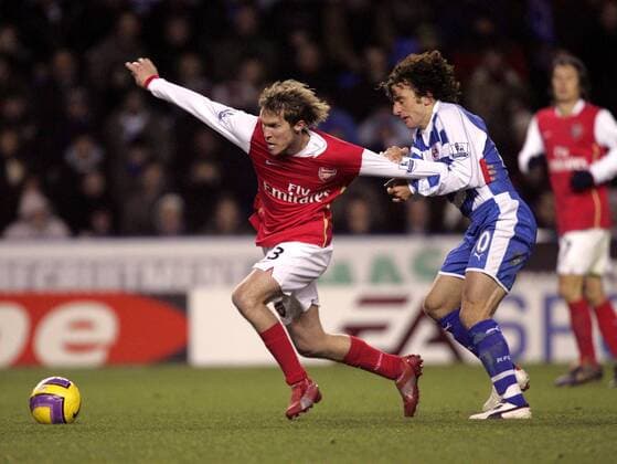 Aliaksandr Hleb (Arsenal, li.) gegen Stephen Hunt (Reading) - EDITORIAL USE ONLY. No use with unauthorised audio, video, data, fixture lists, club league logos or live services. Online in-match use limited to 120 images, no video emulation. No use in betting, games or single club league player publications. Fußball Herren English Premier League 2007 2008, 1. Englische Liga, Reading FC - Arsenal FC London 1:3 Gruppe premiumd Reading Dynamik, Kampf, Fußball Herren English Premier League 2007 2008, 1. Englische Liga, Reading FC - Arsenal FC London 1:3 Gruppe premiumd Reading Dynamik, Kampf,