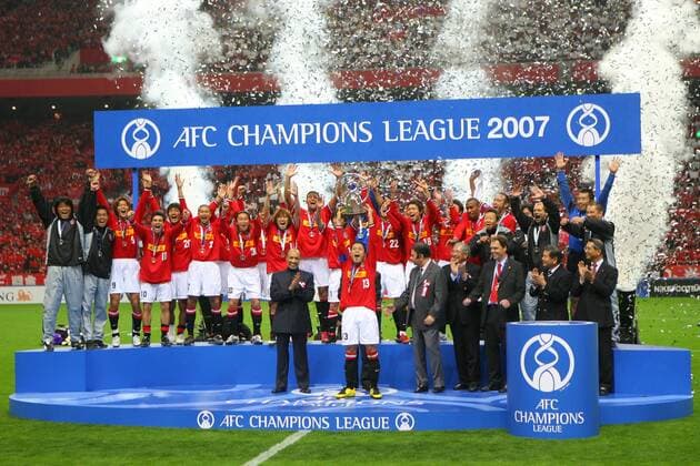 Siegerehrung Urawa Red Diamonds, AFC Asian Champions League Sieger 2007: Kapitän Keita Suzuki präsentiert den Pokal und das Team jubelt dahinter - (2007111500211861) Fußball Herren AFC Asian Champions League 2007, Urawa Reds, Finale Endspiel, Asien Asiatische, Vdig Totale Saitama Freude, Begeisterung, Fußball Herren AFC Asian Champions League 2007, Urawa Reds, Finale Endspiel, Asien Asiatische, Vdig Totale Saitama Freude, Begeisterung,