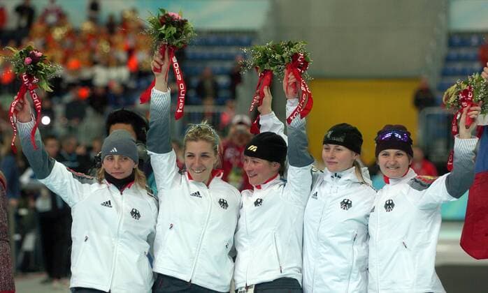 Olympiasieg in der Teamwertung bei den Olympischen Spielen 2006, v.li.: Sabine Völker, Anni Friesinger, Claudia Pechstein, Lucille Opitz und Daniela Anschütz Thoms (alle Deutschland) Eisschnellauf OS Winter Damen Olympische Spiele Turin 2006, Winterspiele, Teamwettbewerb, Teamwertung, Verfolgung Gruppe Turin Freude, Eisschnellauf OS Winter Damen Olympische Spiele Turin 2006, Winterspiele, Teamwettbewerb, Teamwertung, Verfolgung Gruppe Turin Freude,