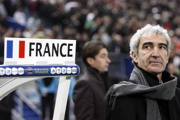 Nationaltrainer Raymond Domenech (Frankreich) -  Fußball Länderspiel Herren Freundschaftsspiel 2007, Nationalteam, Test, Testspiel Einzelbild Paris Fußball Länderspiel Herren Freundschaftsspiel 2007, Nationalteam, Test, Testspiel Einzelbild Paris 
