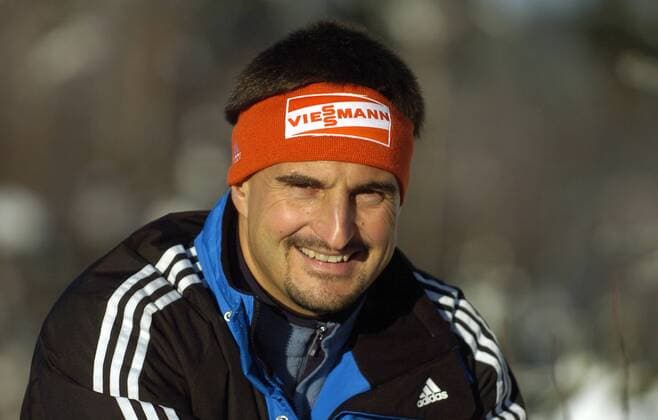 Georg Hackl (Deutschland) gut gelaunt Rennrodeln Herren Rodeln 2005 2006, Rennschlitten, Rennschlittensport, Fotoshooting, Outdoor Porträt Altenberg Rennrodeln Herren Rodeln 2005 2006, Rennschlitten, Rennschlittensport, Fotoshooting, Outdoor Porträt Altenberg