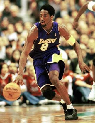 Kobe Bryant (Los Angeles Lakers) am Ball -  (VAN2000110407) Basketball Herren NBA 2000 2001, Kanada, LA, L A Einzelbild Vancouver Dynamik, Basketball Herren NBA 2000 2001, Kanada, LA, L A Einzelbild Vancouver Dynamik,
