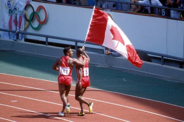 100m Olympiasieger Ben Johnson (re.) jubelt mit seinem Landsmann Desai Williams (beide Kanada) Leichtathletik OS Sommer Herren Olympische Spiele Seoul 1988, Sommerspiele, Nationaltrikot Gruppe Seoul Freude, Leichtathletik OS Sommer Herren Olympische Spiele Seoul 1988, Sommerspiele, Nationaltrikot Gruppe Seoul Freude,