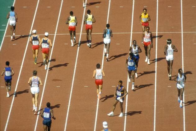 Teilnehmer des Marathonlaufes bei den Olympischen Sommerspielen 1988 in Seoul laufen in verschiedene Richtungen Leichtathletik OS Sommer Herren Olympische Spiele Seoul 1988, Sommerspiele, Nationaltrikot Totale o0 Vogelperspektive, oben Seoul Leichtathletik OS Sommer Herren Olympische Spiele Seoul 1988, Sommerspiele, Nationaltrikot Totale o0 Vogelperspektive, oben Seoul