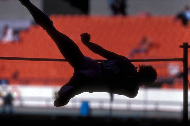 Hochspringer überquert die Latte Leichtathletik OS Sommer Herren Olympische Spiele Seoul 1988, Sommerspiele, Nationaltrikot Einzelbild Seoul Dynamik Leichtathletik OS Sommer Herren Olympische Spiele Seoul 1988, Sommerspiele, Nationaltrikot Einzelbild Seoul Dynamik