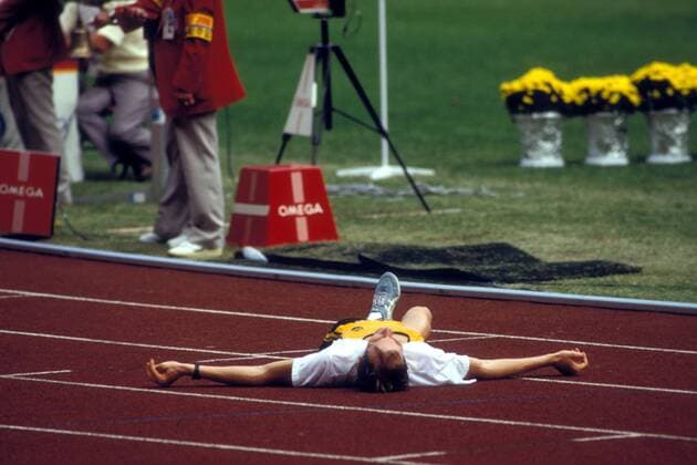 Simon Baker (Australien) völlig erschöpft im Ziel Leichtathletik OS Sommer Herren Olympische Spiele Seoul 1988, Sommerspiele, Nationaltrikot Einzelbild Seoul Erschöpfung, Leichtathletik OS Sommer Herren Olympische Spiele Seoul 1988, Sommerspiele, Nationaltrikot Einzelbild Seoul Erschöpfung,