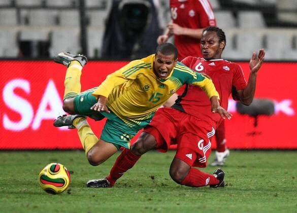 Bryce Moon (Südafrika, li.) gegen Julian de Guzman (Kanada) Fußball Länderspiel Herren Freundschaftsspiel 2007, Test, Testspiel, Nationalteam, Nationaltrikot, Südafrika - Kanada 2:0 Gruppe Durban Dynamik, Fußball Länderspiel Herren Freundschaftsspiel 2007, Test, Testspiel, Nationalteam, Nationaltrikot, Südafrika - Kanada 2:0 Gruppe Durban Dynamik,